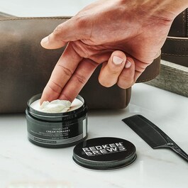 Brews Manoeuver Pomade - Pomada modelatoare pentru par cu aspect neted