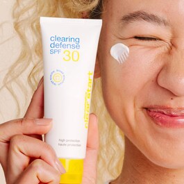 Clearing Defense SPF30 Mattifying Moisturizer - Crema hidratanta ultra-lejera