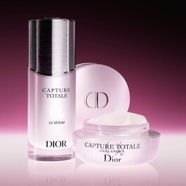 Pouch Capture Totale - 3 produse de ingrijire a pielii pentru fermitate 