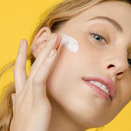 Clean Screen Mineral SPF 30 - Crema matifianta cu protectie solara