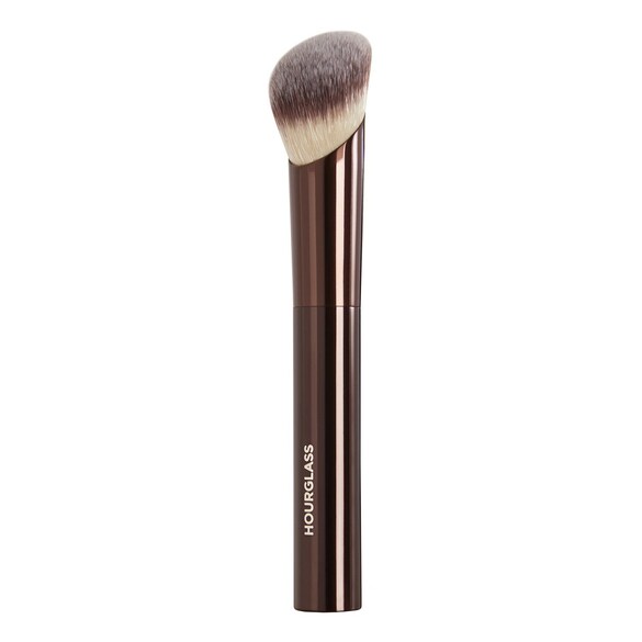 Ambient Soft Glow - Pensula pentru fon de ten, Hourglass