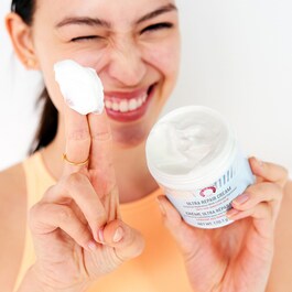 Ultra Repair Cream - Crema intens hidratanta pentru fata si corp