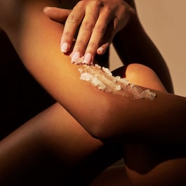 The Ritual Of Karma Softening Body Scrub - Exfoliant pentru corp