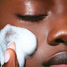 Gentle Renewing Cleansing Mousse Foaming Texture - Spuma curatare