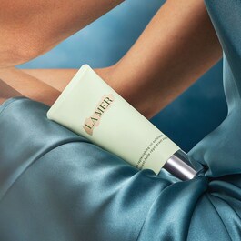 The Replenishing Oil Exfoliator - Ulei exfoliant pentru fata