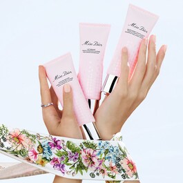 Miss Dior - Ulei-spuma pentru dus-Curata si hidrateaza