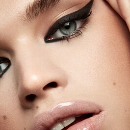Flypencil Longwear Pencil Eyeliner - Creion de ochi cremos