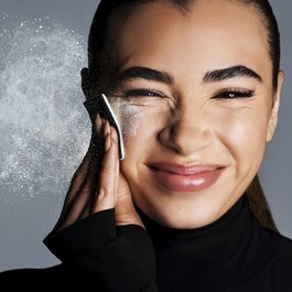 HD Skin Perfecting Pressed Powder – Pudră compactă perfecționatoare invizibilă