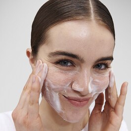 Smoothing Cleanser Exfoliate + Glow - Gel de curatare pentru fata