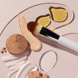 bark The alps support The Foundation Brush - Pensula pentru aplicarea fondului de ten ❘ LA MER ≡  SEPHORA