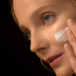 Re-Nutriv Ultimate Diamond Transformative Brilliance Soft Crème - Crema