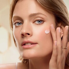 Abeille Royale Mattifying Day Cream - Crema pentru fermitate si lifting