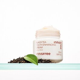 Black Tea Youth Enhancing - Cremă Răsucitoare și Netedă