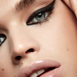 Flypencil Longwear Pencil Eyeliner - Creion de ochi cremos