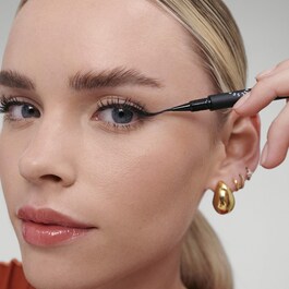 12H Intense Ink Felt Liner - Eyeliner cu varf de fetru ultra-precis si intens