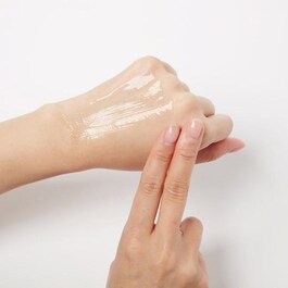 Crema pentru luminozitate cu flori de cires Jeju