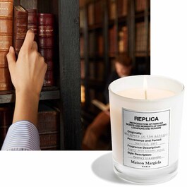 Replica Whispers in the Library - Lumanare parfumata
