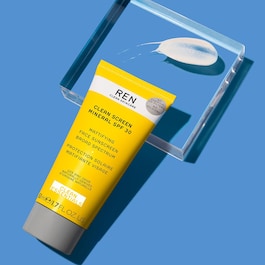 Clean Screen Mineral SPF 30 - Crema matifianta cu protectie solara