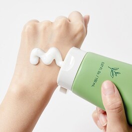 Hydrating Cleansing Foam with Green Tea - Spuma de curatare hidratanta