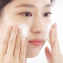 Hydrating Cleansing Foam with Green Tea - Spuma de curatare hidratanta