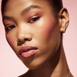 Cheeks Out Freestyle Cream Blush - Fard de obraz cremos