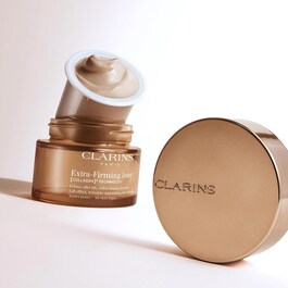 Extra Firming - crema de noapte pentru toate tipurile de ten
