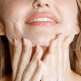 Turmeric Glow Foaming Cleanser - Spuma-gel de curatare
