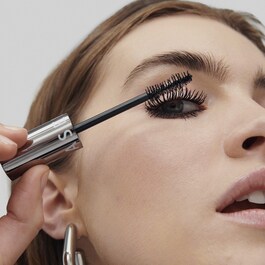 Size Up Immediate Supersized Volume Mascara - Mascara cu efect de volum