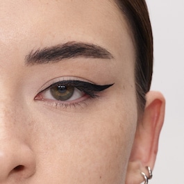 Black Ink Classic Line Waterproof Eyeliner - Tus de ochi