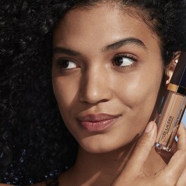 Futurist Soft Touch Brightening Skincealer Concealer - Corector Iluminator